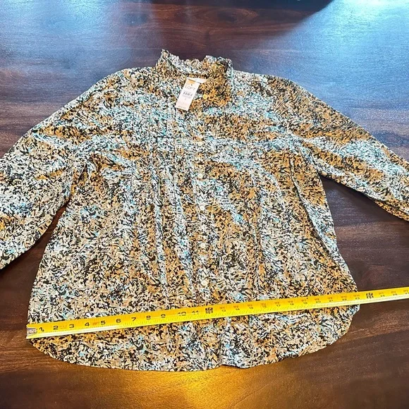 Loft  brand ruffled light floral shirt. - Picture 4 of 4